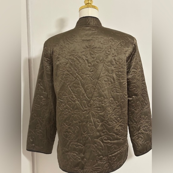 Women's 100% Silk Jacket Size M Olive Green Quilted with Gold Thread.  Lined. - Picture 3 of 10